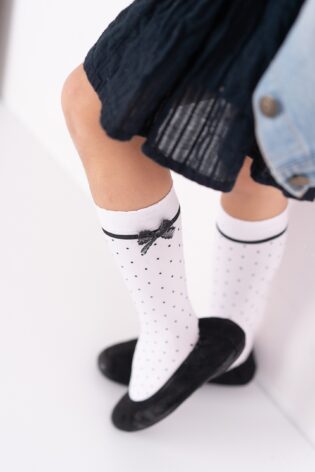 Podkolanówki w kropki z aplikacją Emily