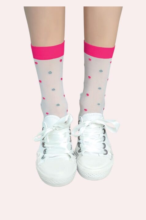 skarpetki w kolorowe kropki